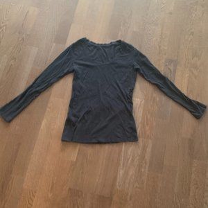Black V-neck long sleeve shirt